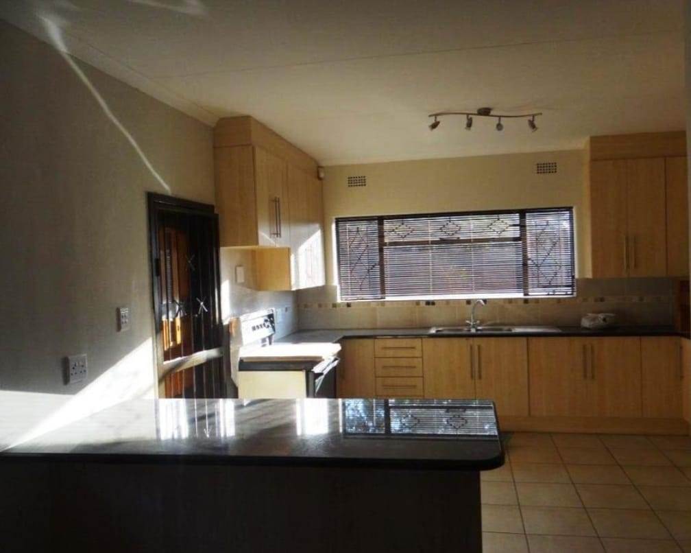 4 Bed House in Edenvale photo number 3