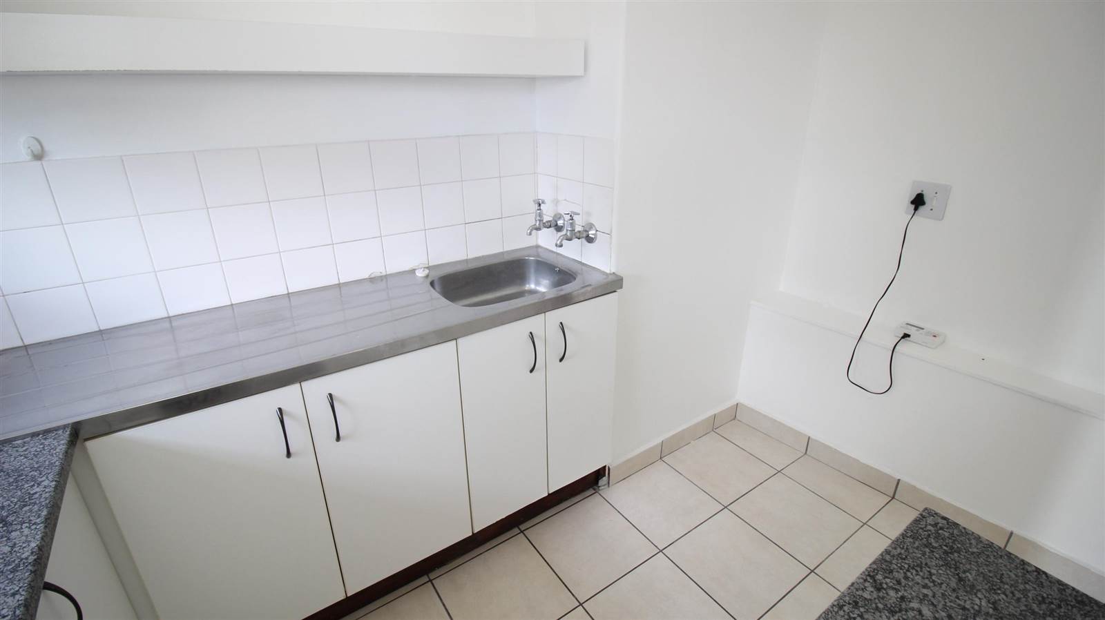 1 Bed Flat in Selborne photo number 4