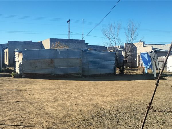 302 m² Land