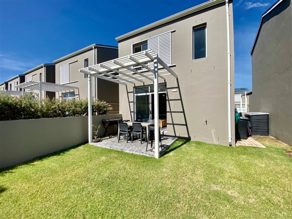 2 Bed Townhouse in Somerset Lakes