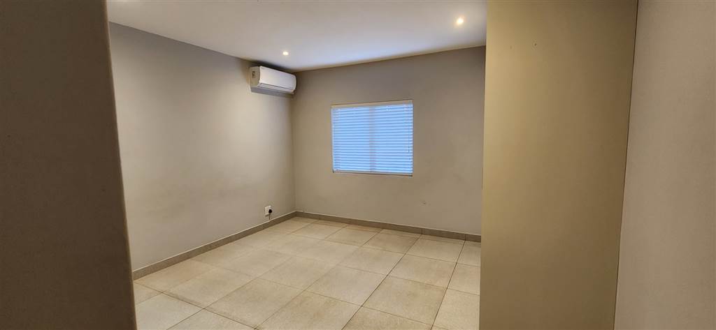 2 Bed Apartment in Durban North photo number 11