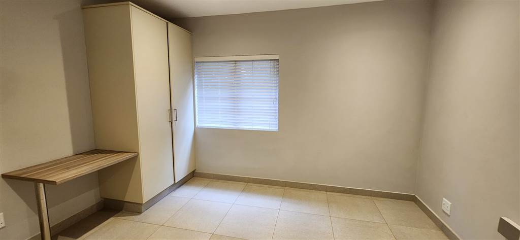 2 Bed Apartment in Durban North photo number 10