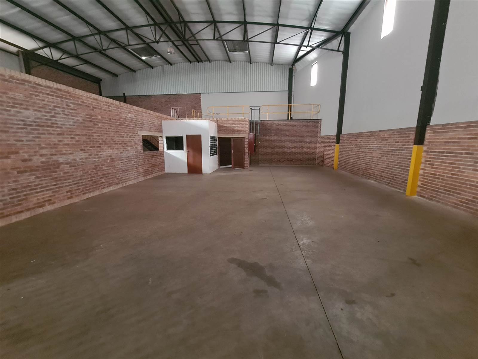 1554  m² Industrial space in Monavoni photo number 7