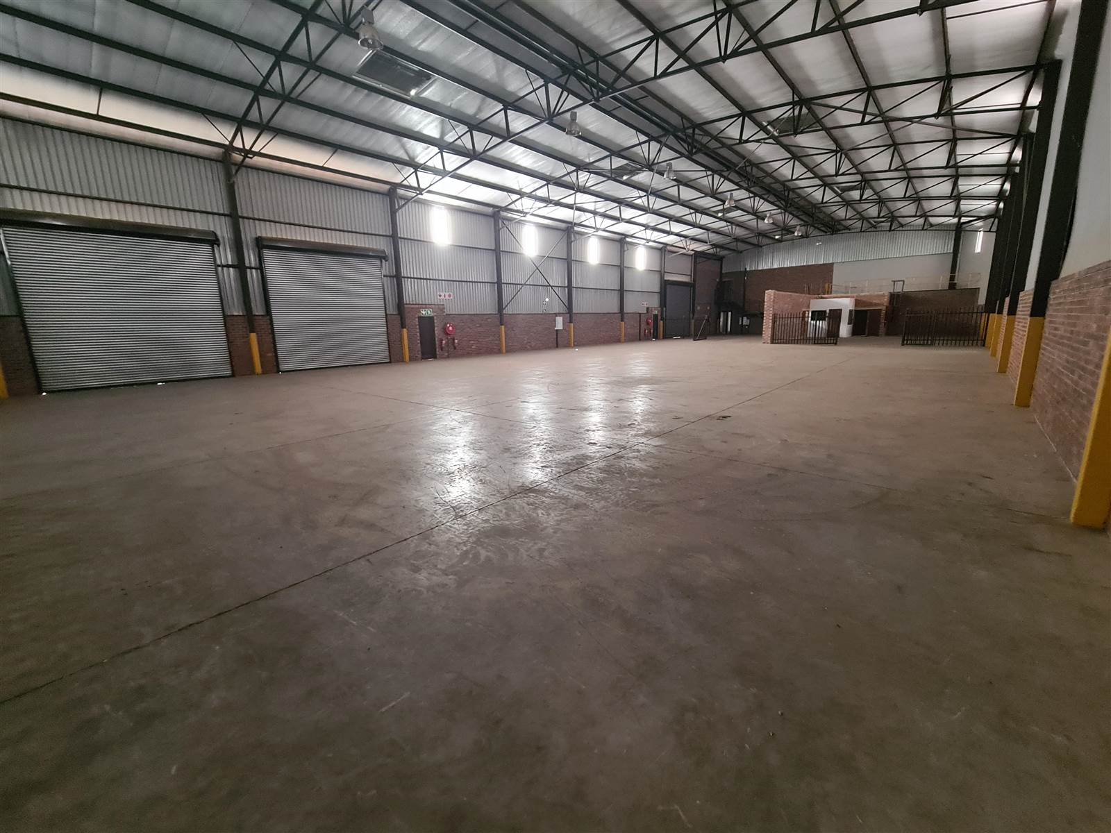 1554  m² Industrial space in Monavoni photo number 5