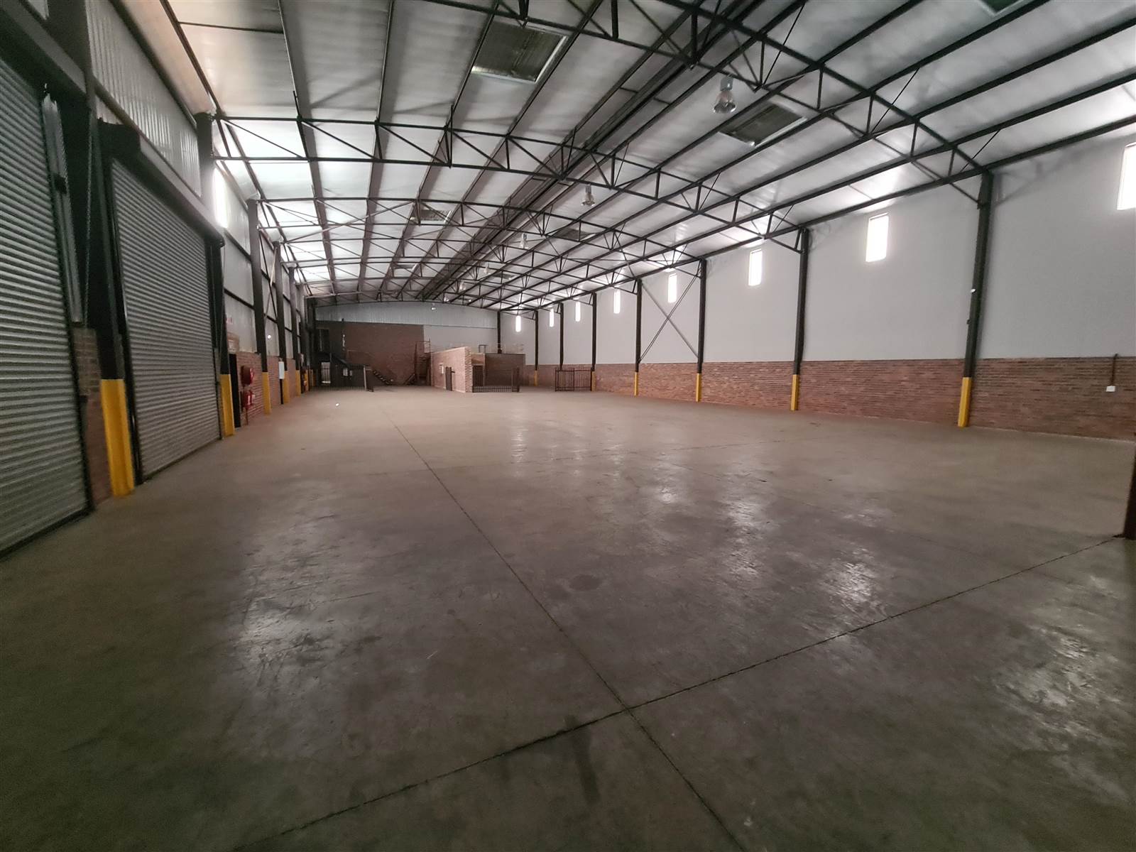 1554  m² Industrial space in Monavoni photo number 3