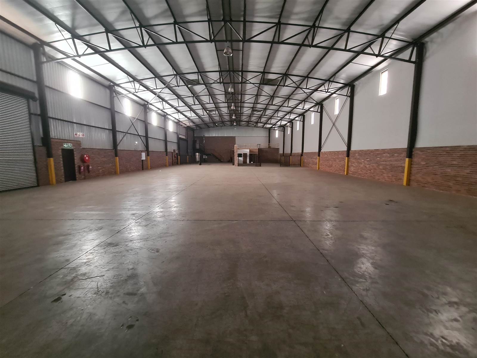 1554  m² Industrial space in Monavoni photo number 4