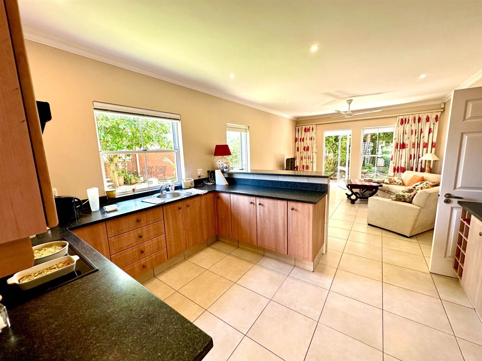 4 Bed Townhouse in Mt Edgecombe Estate 1 & 2 photo number 8