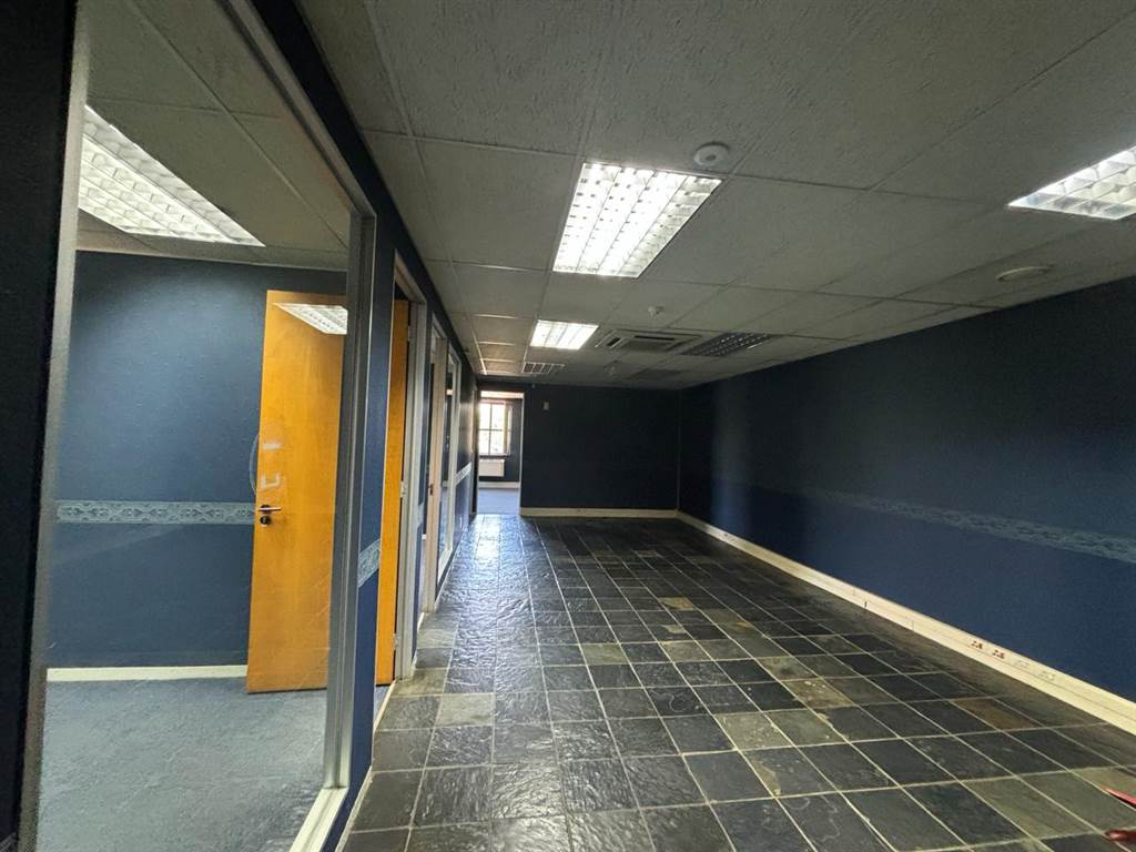 275  m² Commercial space in Houghton Estate photo number 4