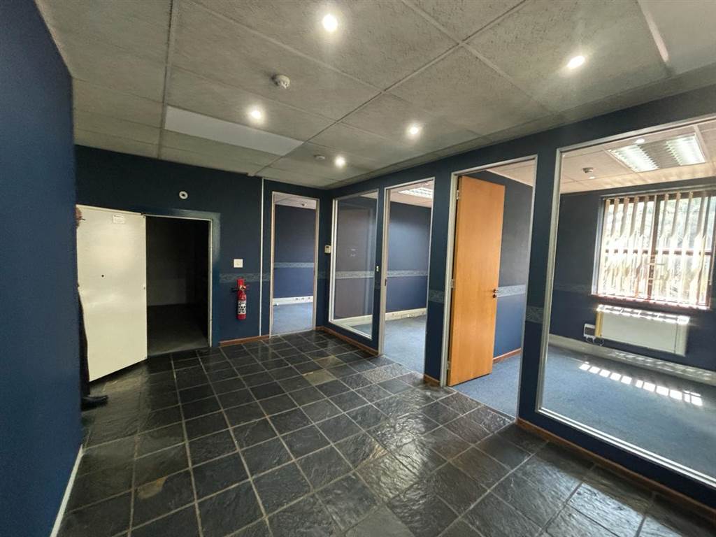 275  m² Commercial space in Houghton Estate photo number 5