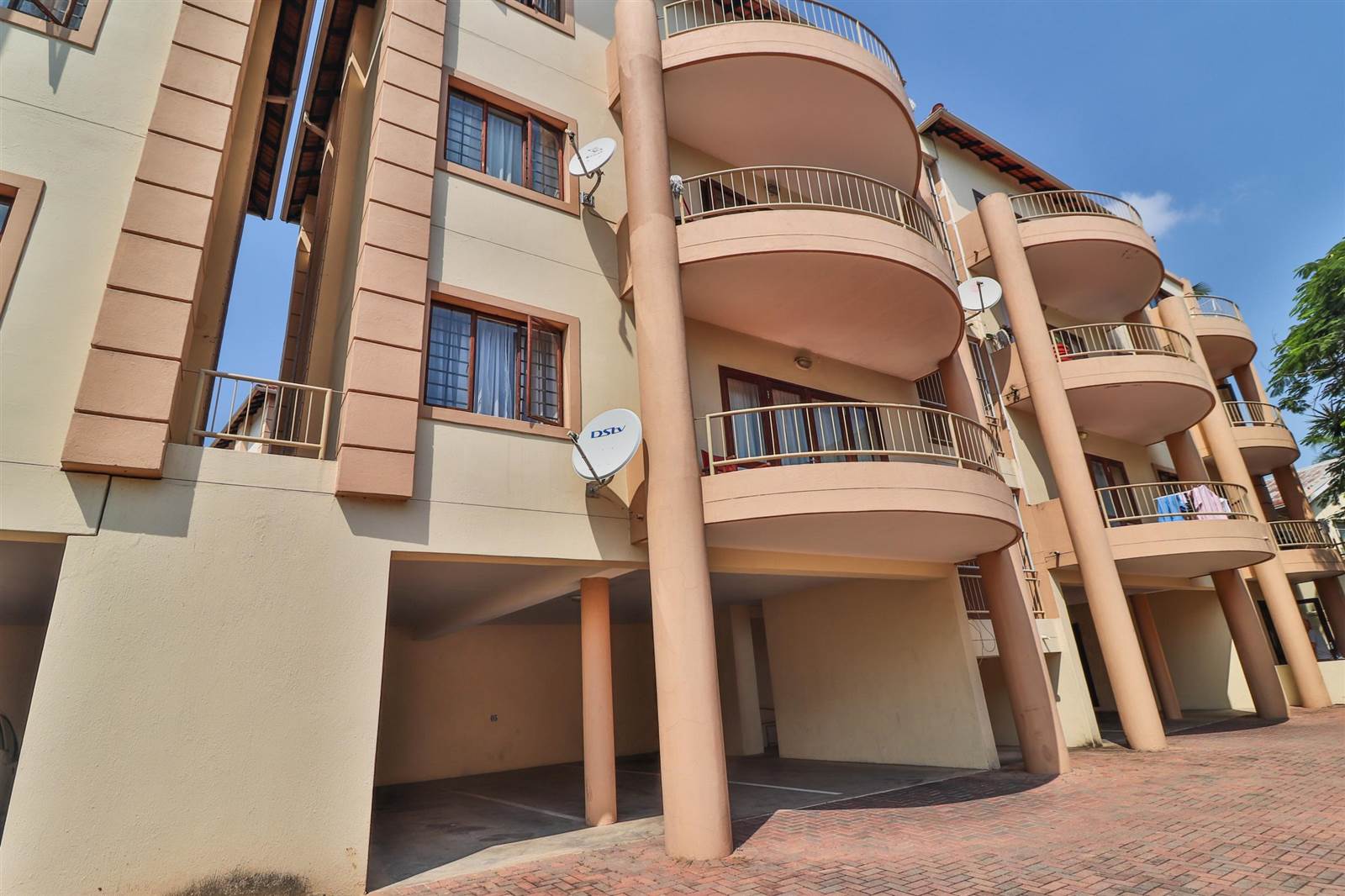 1 Bed Flat in Nelspruit Central photo number 1