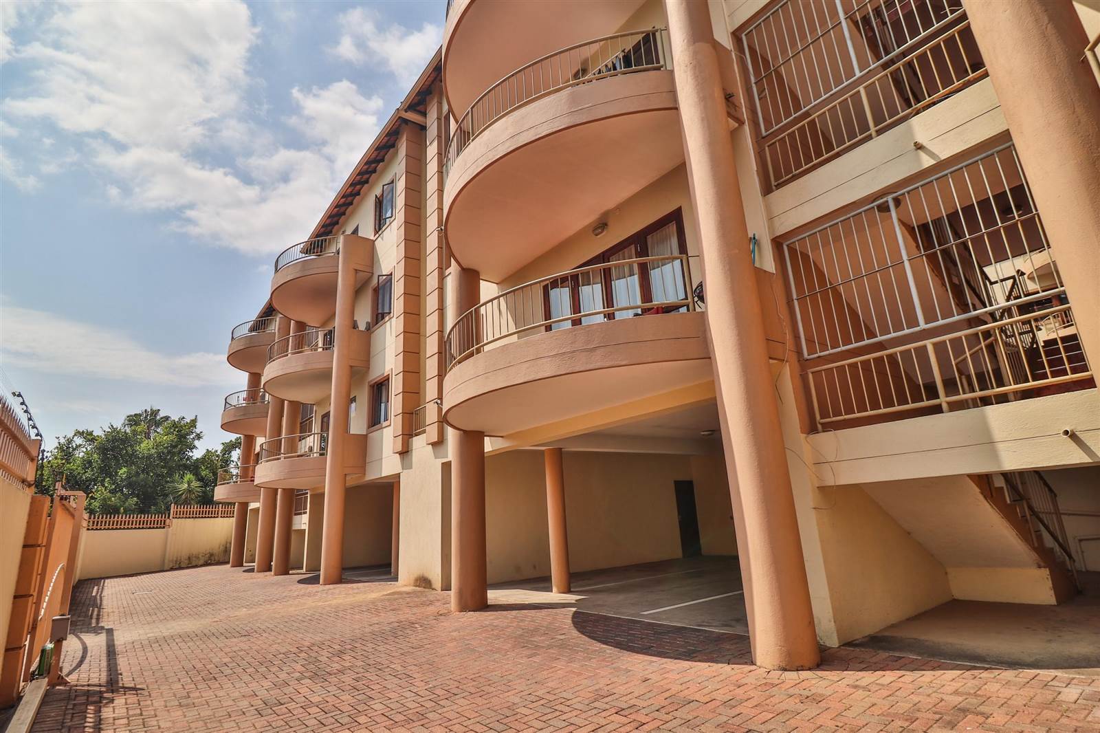 1 Bed Flat in Nelspruit Central photo number 2