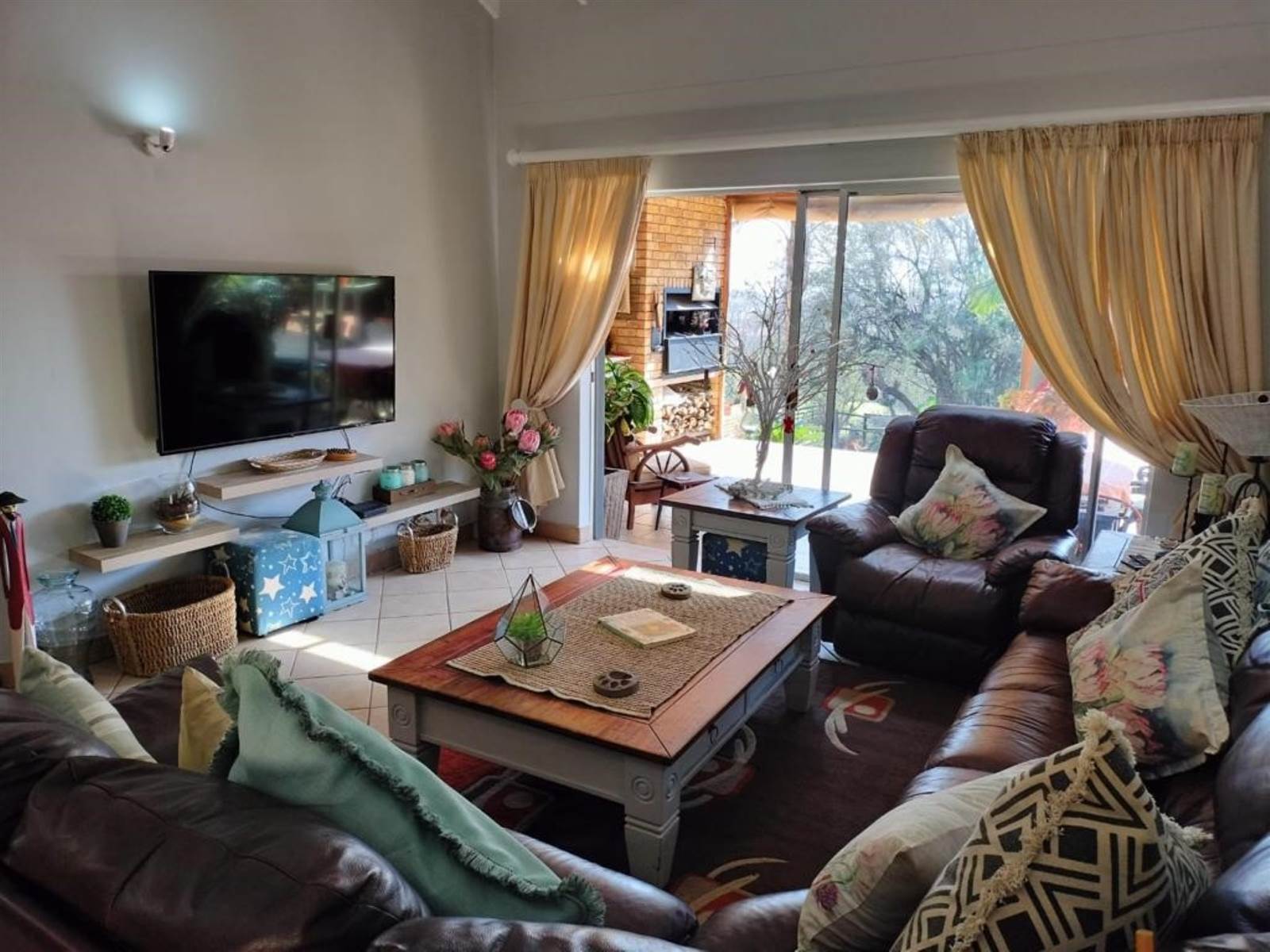 4 Bed House in Mooikloof Equestrian Estate photo number 12