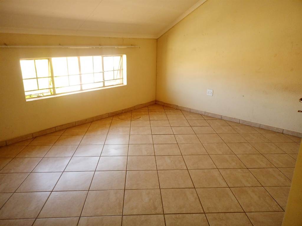 4 Bed House in Pretoria West photo number 9