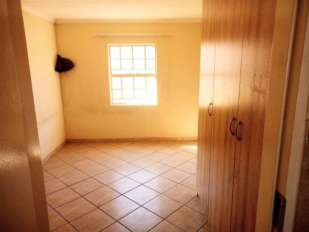 4 Bed House in Pretoria West photo number 8