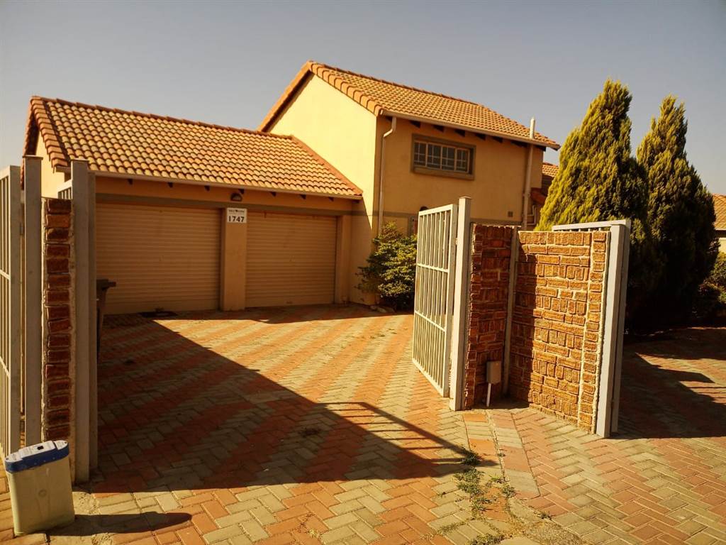 4 Bed House in Pretoria West photo number 18