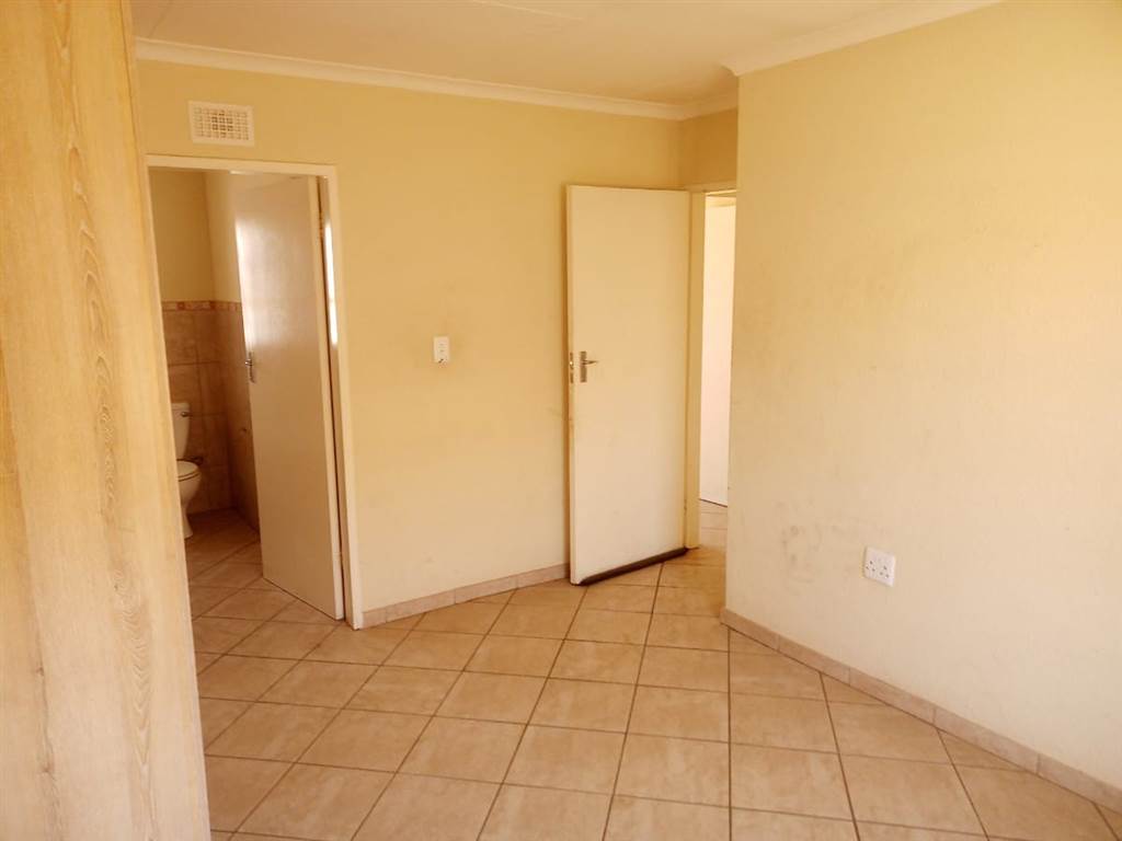 4 Bed House in Pretoria West photo number 10