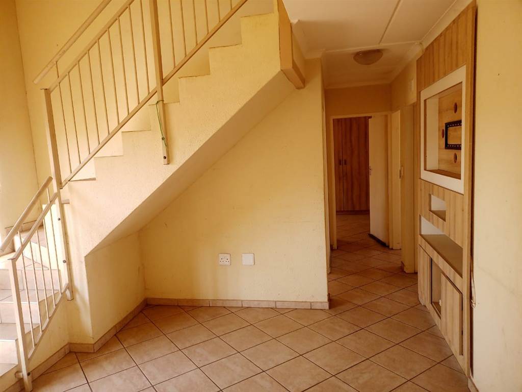 4 Bed House in Pretoria West photo number 5