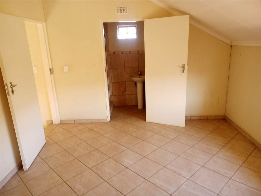 4 Bed House in Pretoria West photo number 15
