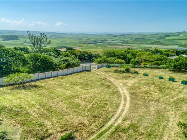 1 765 m² Land