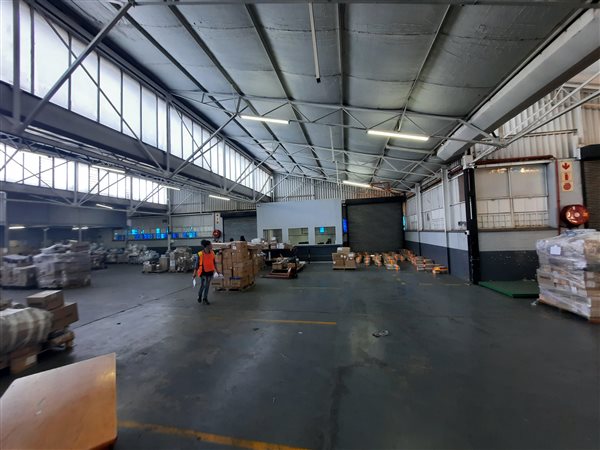 11 200  m² Industrial space