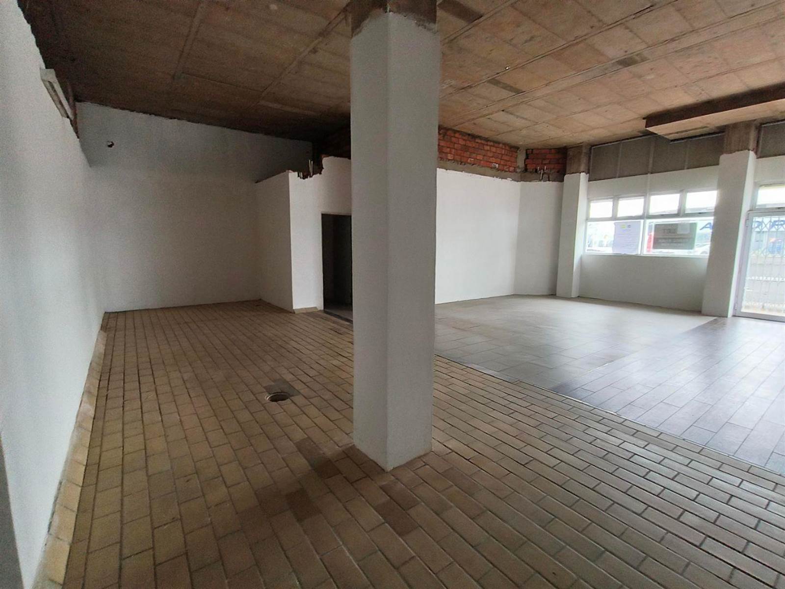 150  m² Retail Space in Pinetown Central photo number 2