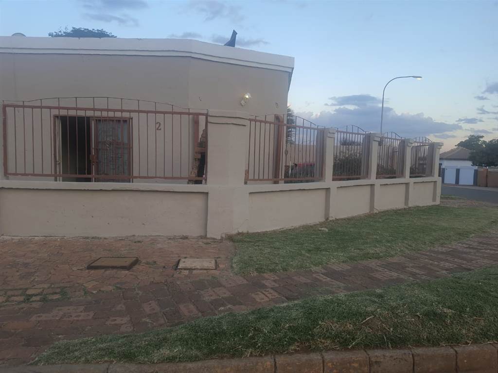 3 Bed House in Klipspruit West photo number 1