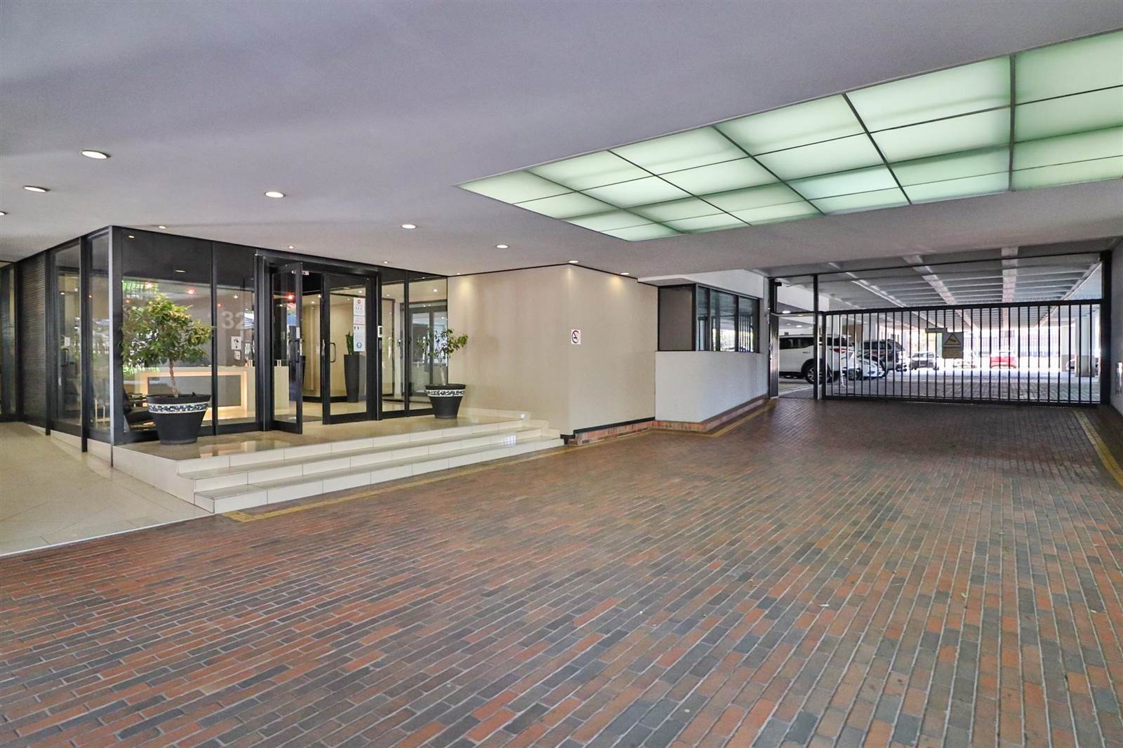 450  m² Commercial space in Rosebank photo number 4