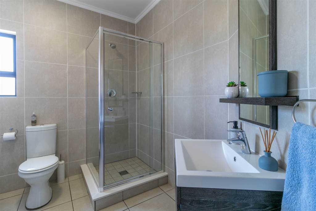 2 Bed House in Modderfontein photo number 6