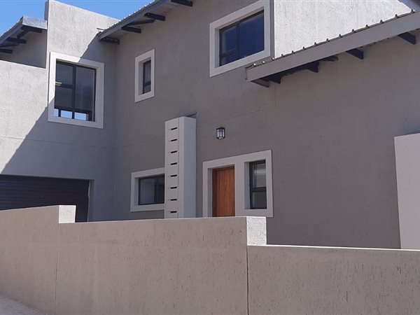 3 Bed Townhouse in Woodhill Estate