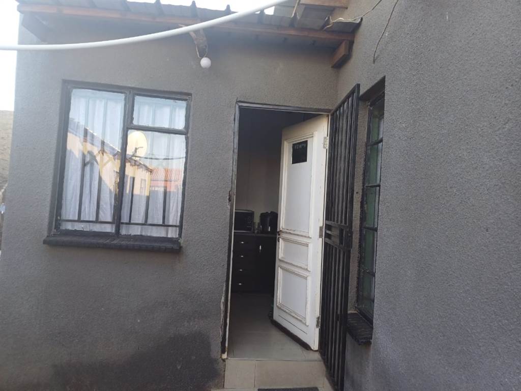 8 Bed House in Benoni CBD photo number 4