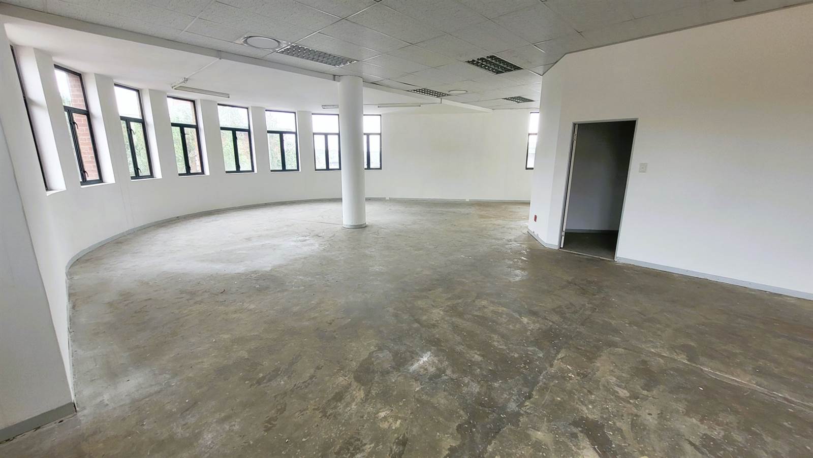 410  m² Office Space in Zwartkop photo number 5