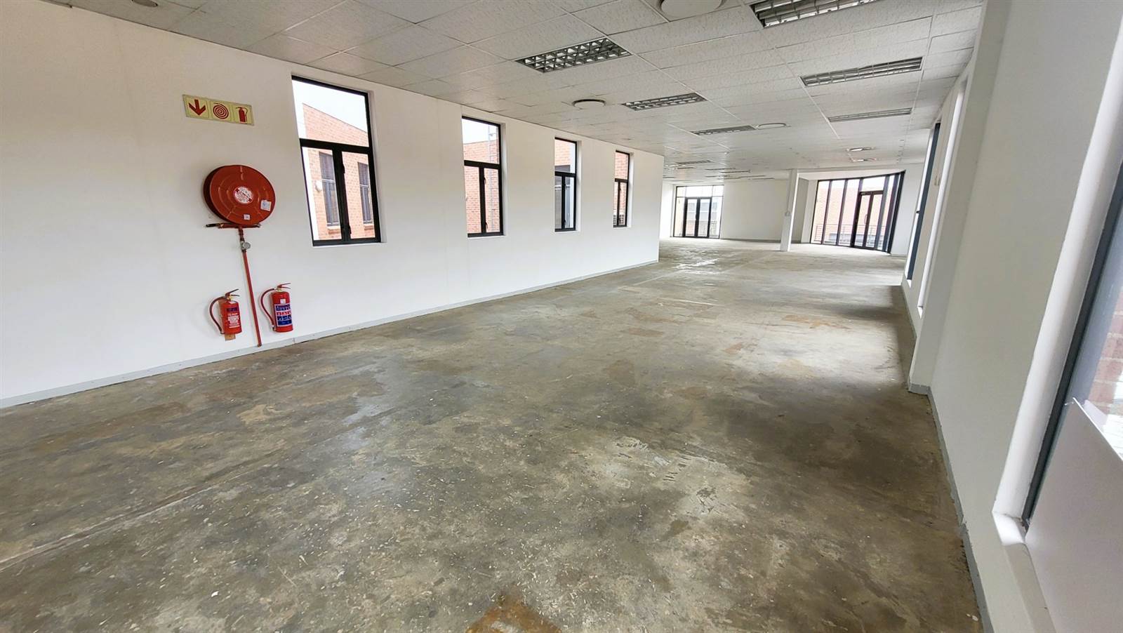 410  m² Office Space in Zwartkop photo number 11