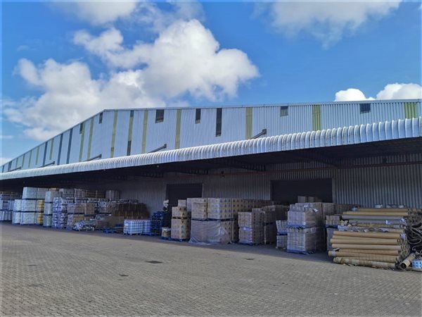 871  m² Industrial space