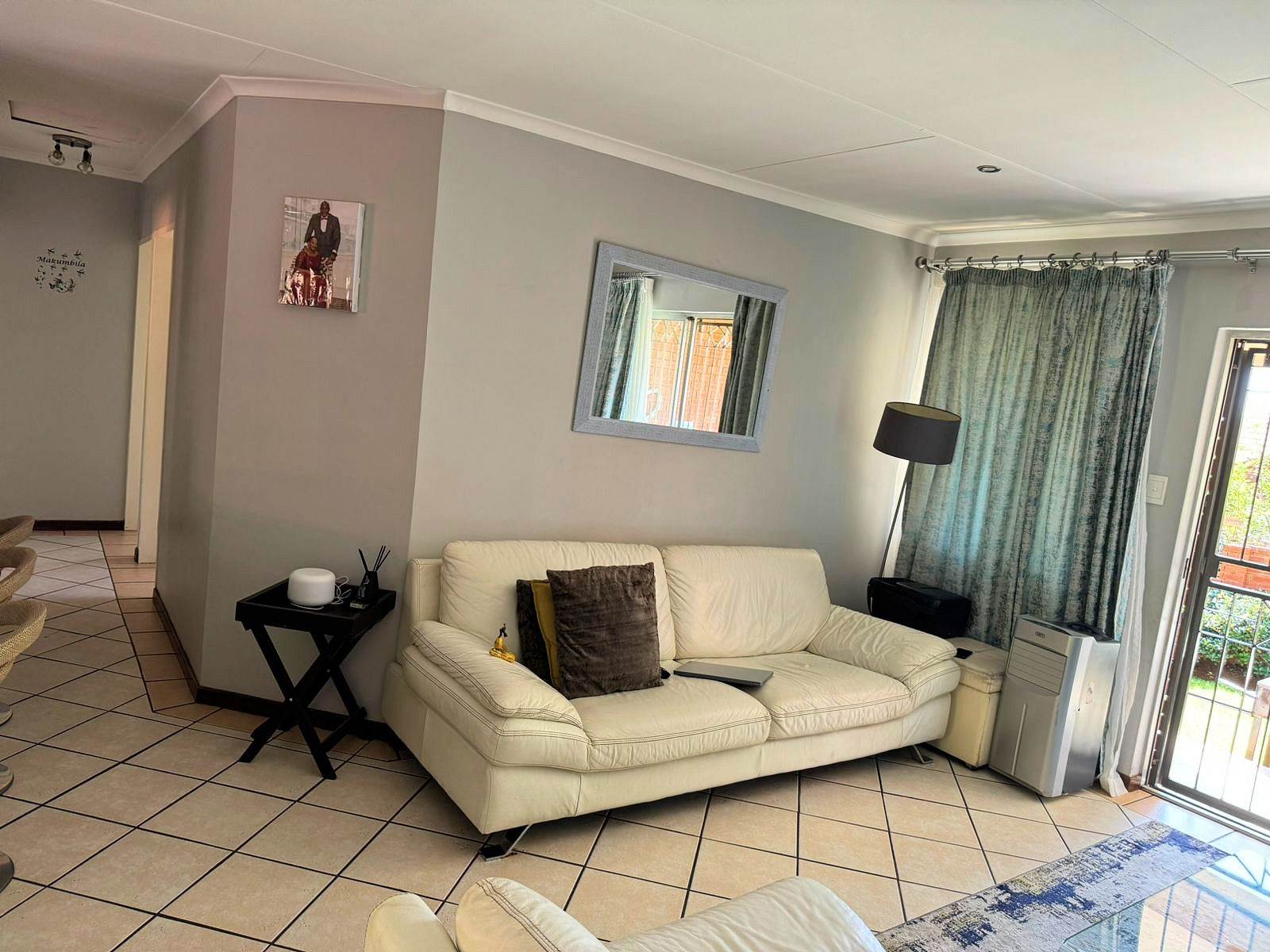 3 Bed Townhouse in Mooikloof Ridge photo number 6