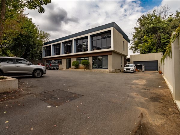 1090  m² Commercial space in Highlands North