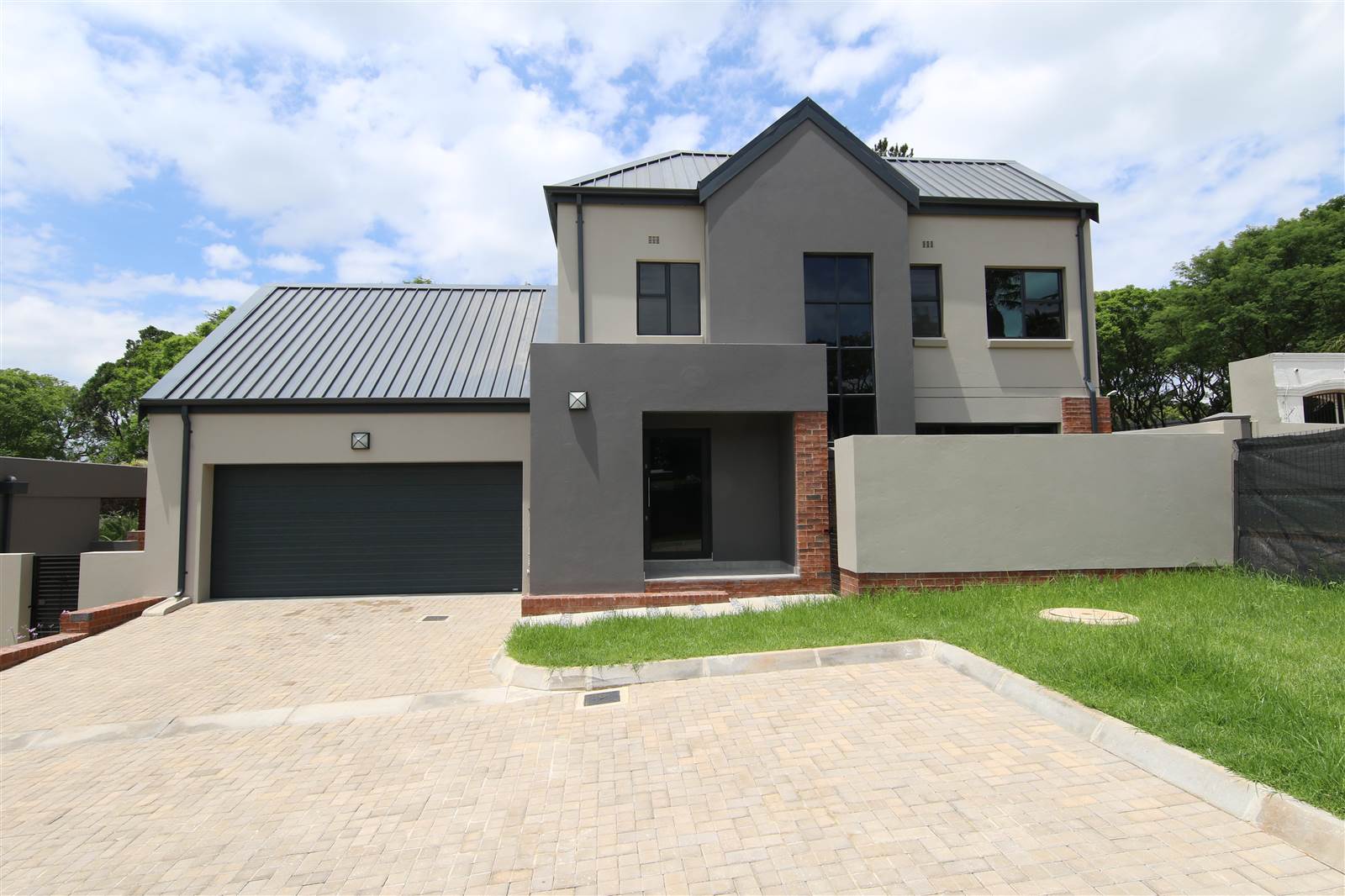4 Bed Townhouse in Bryanston photo number 2