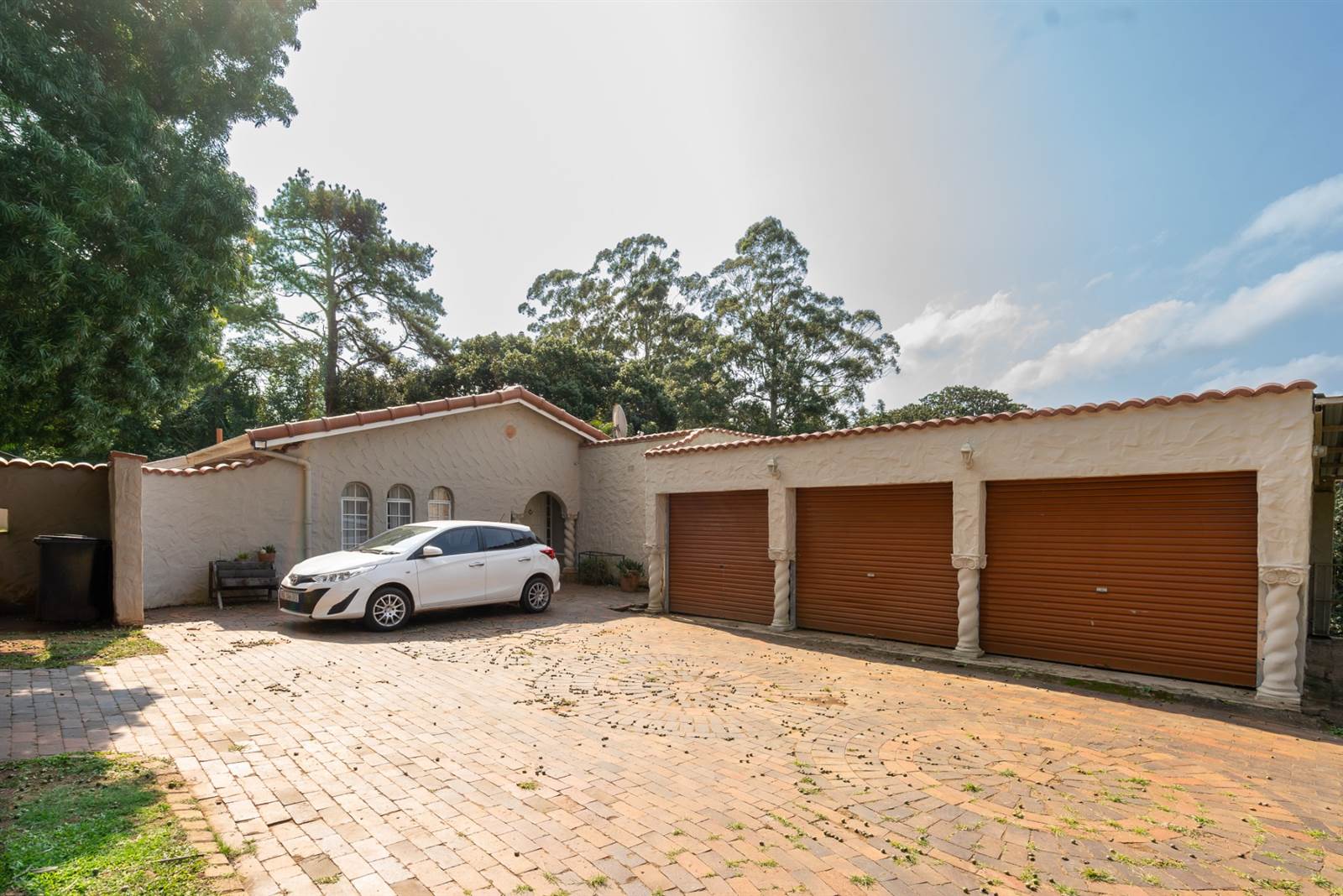 4 Bed House in Kloof photo number 6