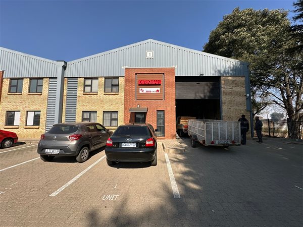 385  m² Industrial space