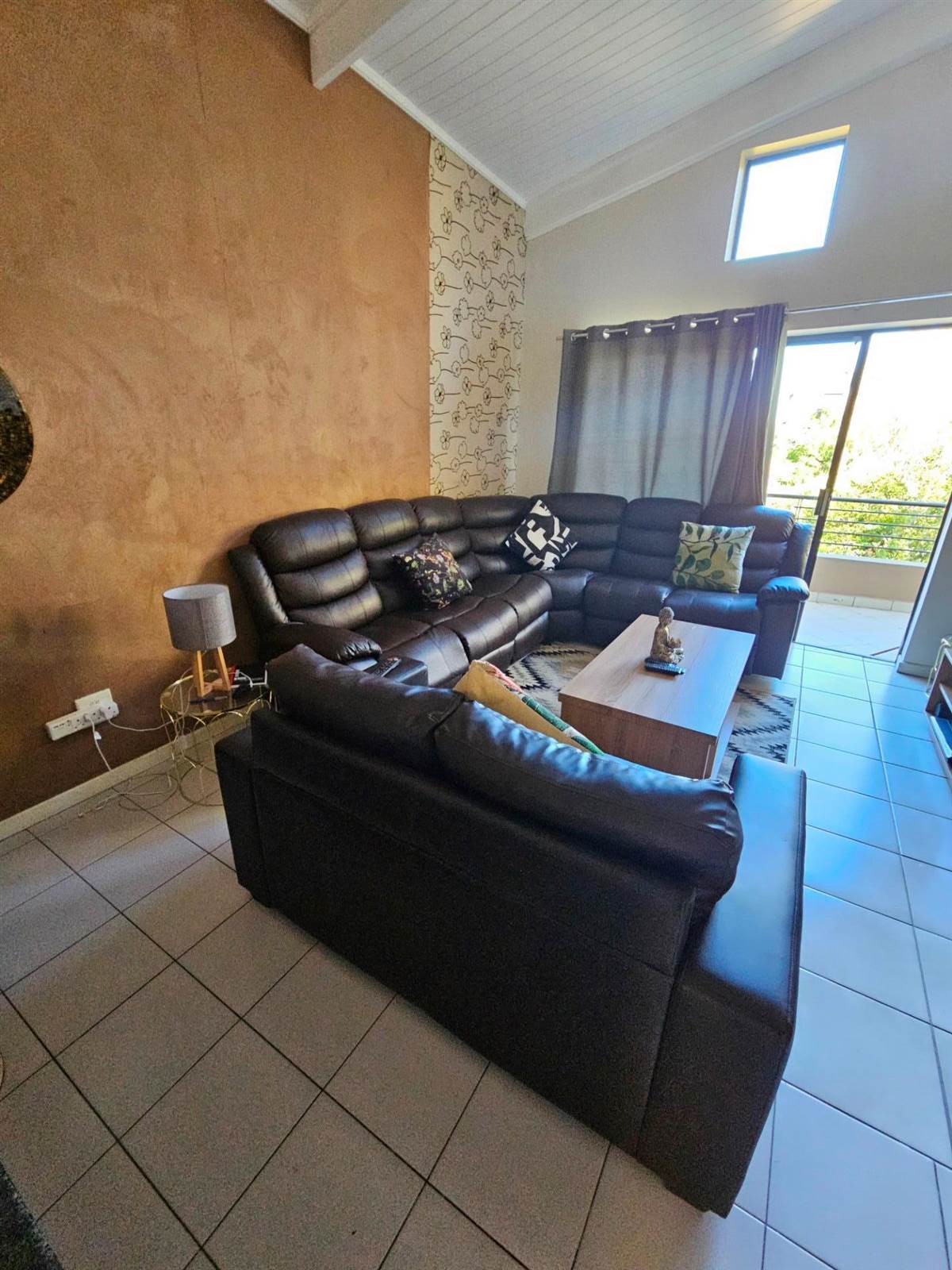3 Bed Apartment in Somerset West Business Park photo number 10
