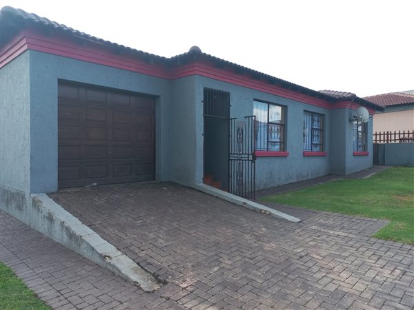 3 Bedroom Townhouse 3 Bedroom Townhouse