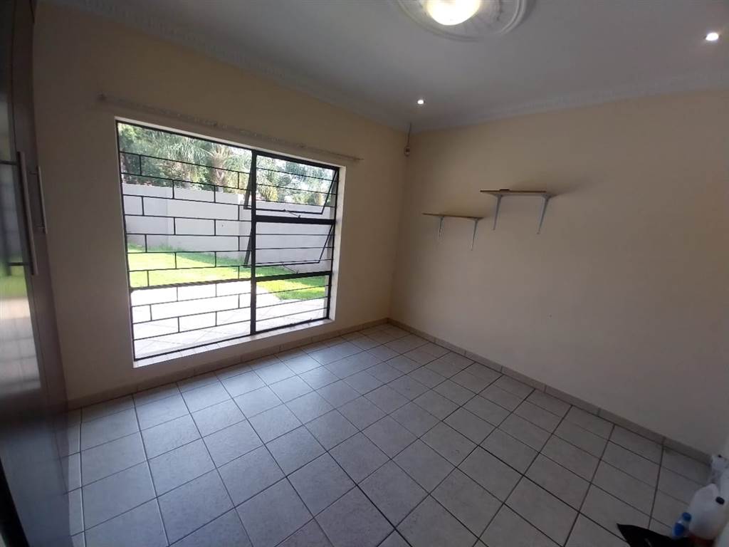 2 Bed House in Rooihuiskraal photo number 28