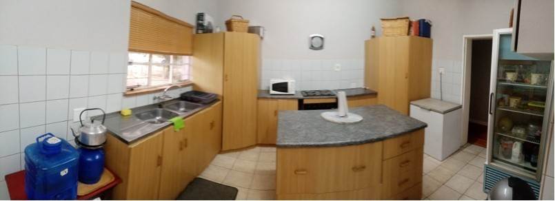 4 Bed House in Beaufort West photo number 15