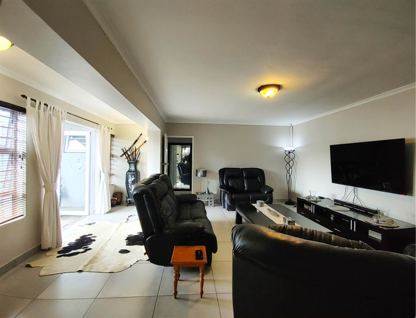 4 Bed House in Edgemead photo number 7