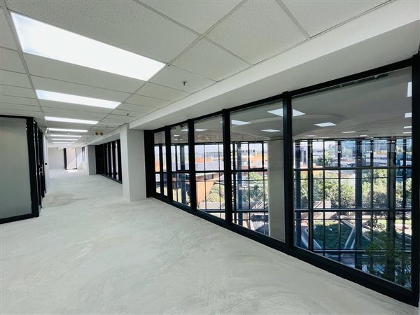 1075  m² Commercial space