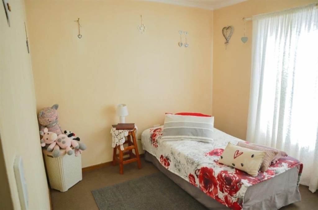2 Bed Apartment in Helikon Park photo number 8