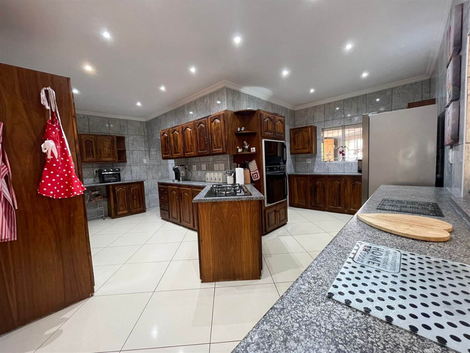 5 Bed House in Louis Trichardt photo number 6
