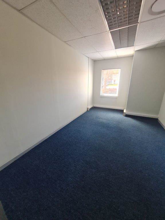 280  m² Office Space in Die Hoewes photo number 23