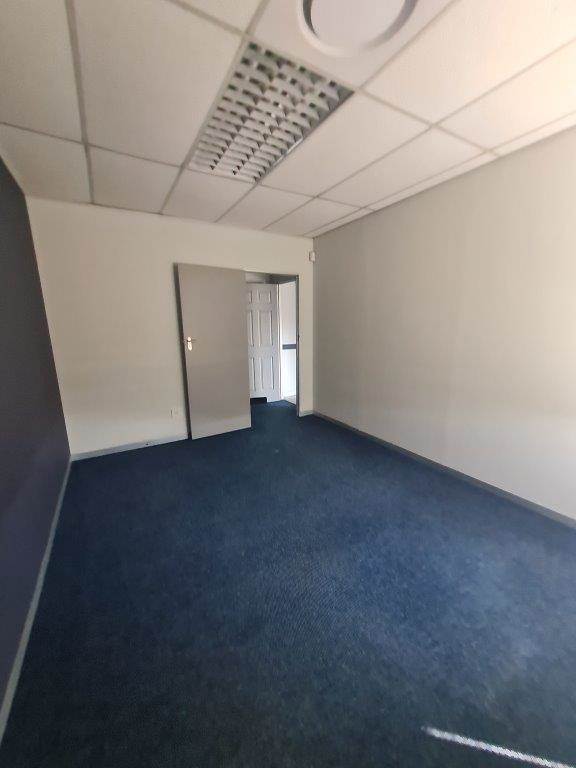 280  m² Office Space in Die Hoewes photo number 25