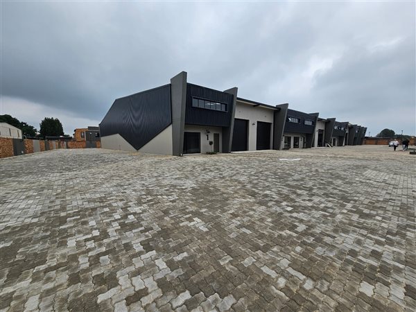 558  m² Industrial space