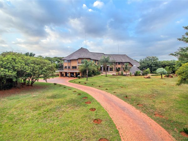 9 Bed House in Mooikloof Equestrian Estate